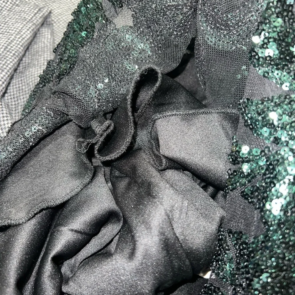 Windsor- Karina Formal Sequin Cross-Back Mini dark green and black Dress - Picture 5 of 7